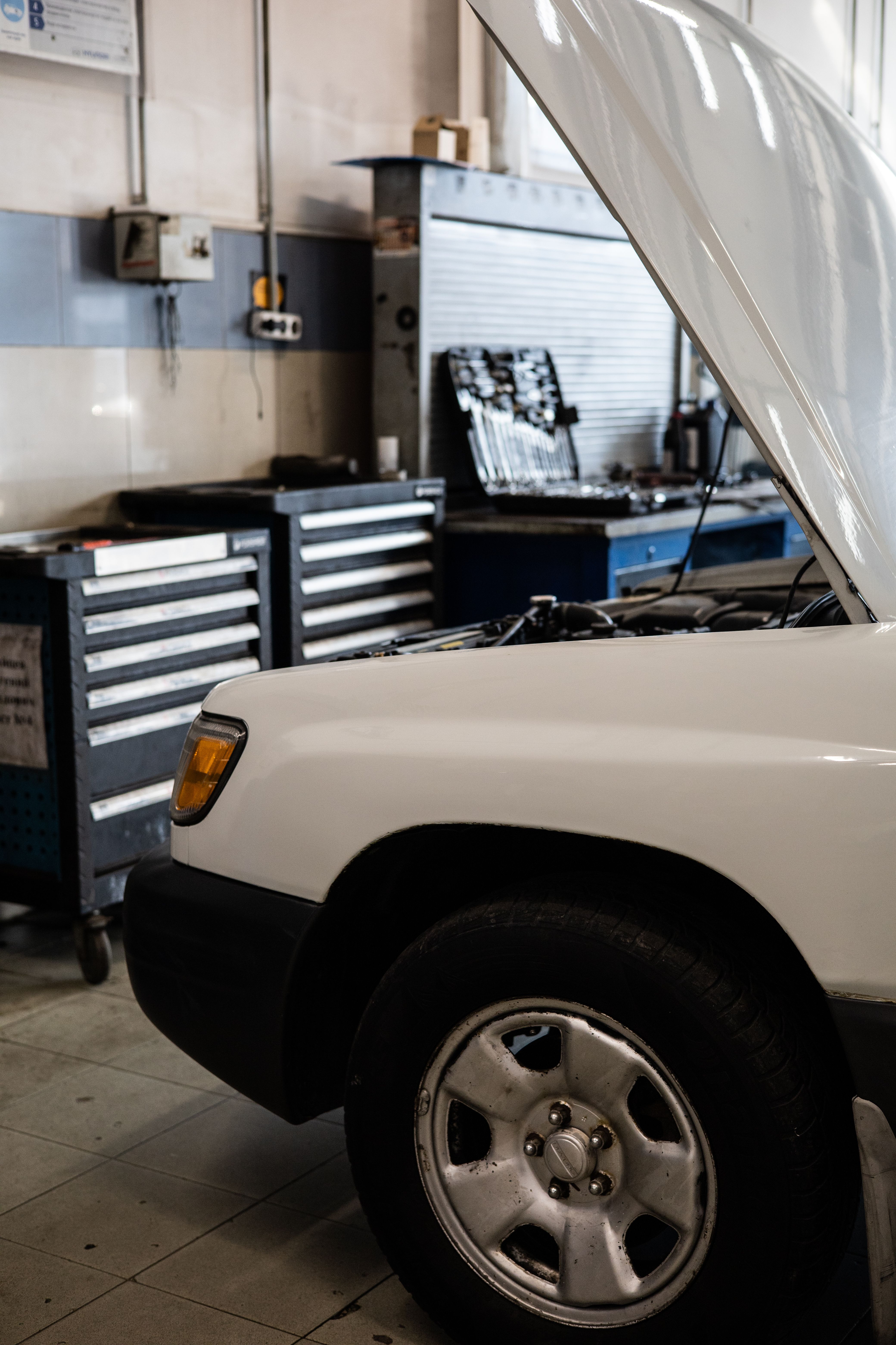 Automotive lift repair and maintenance service